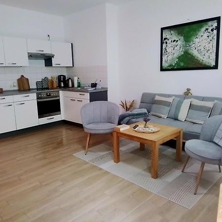 Johnis Fewo, Naehe Stadtzentrum - Uni In Sehr Ruhiger Lage Mit Terrasse Und Eigenem Parkplatz Cottbus Buitenkant foto